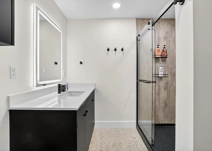 Bright Beacon Spacious 1br *