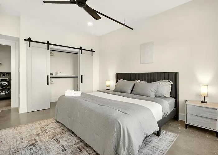 Bright Beacon Spacious 1br *