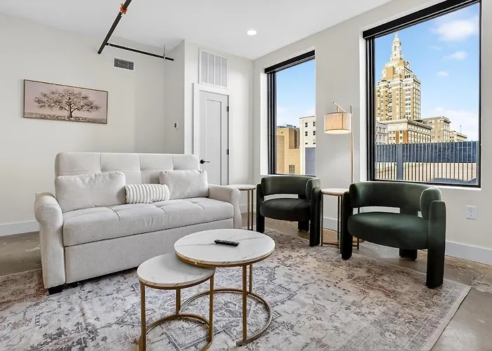 Bright Beacon Spacious 1br *