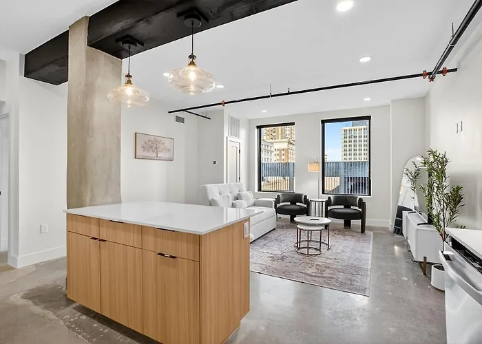 Bright Beacon Spacious 1br Apartment *